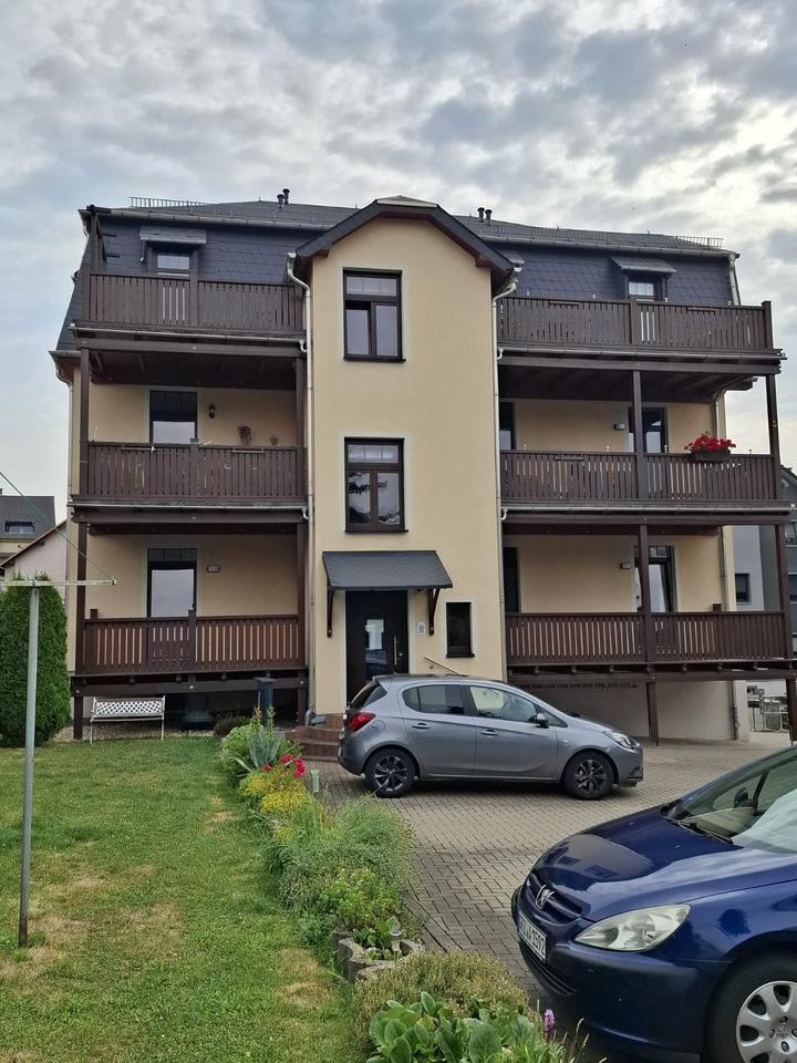 Geräumige 5-Raum-Wohnung mit 2 großen Balkonen