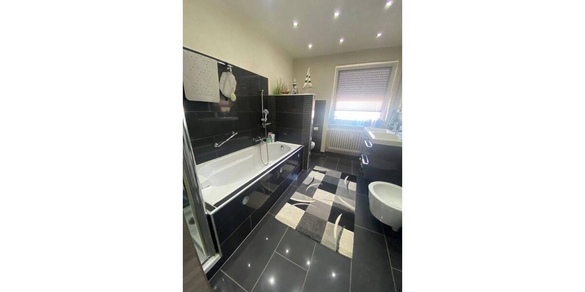 Großzügige 4-Zimmer-Wohnung im sanierten Zustand - sofort bezugsfrei 4 zimmer