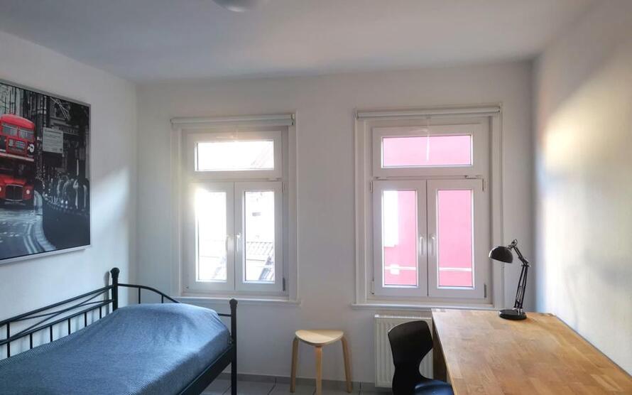 Möbliertes WG-GästeZimmer mit WLAN, Küche, Bad & Waschmaschine