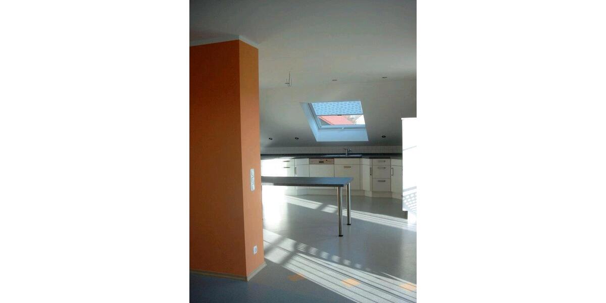 Dachgeschoßwohnung Cham - 3 Zimmer, 98 m&sup2;, 820&euro; | Angebot:18537304