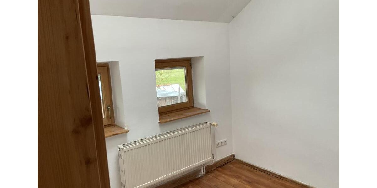 Etagenwohnung Pfaffing - 3 Zimmer, 90 m&sup2;, 900&euro; | Angebot:26686974