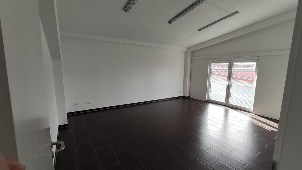 Gewerbeobjekt Brackenheim - 3.300&euro; | Angebot:25943845