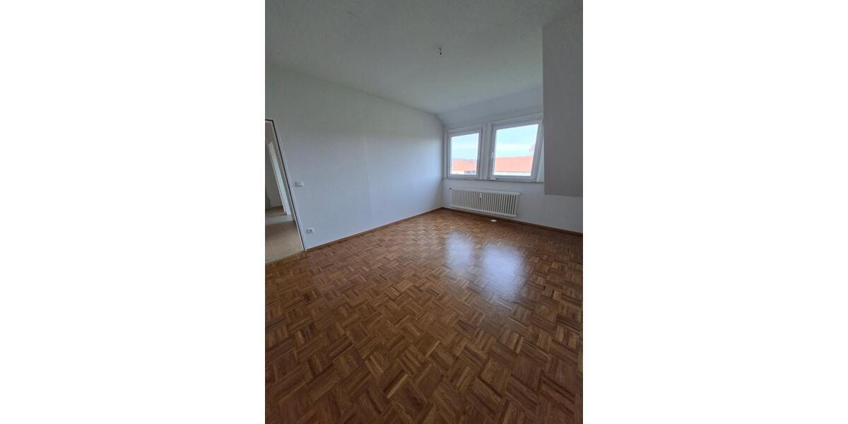 3-ZKB-Wohnung 80 m²-umfangreich renoviert–ruhige nette Hausgem. 3 zimmer