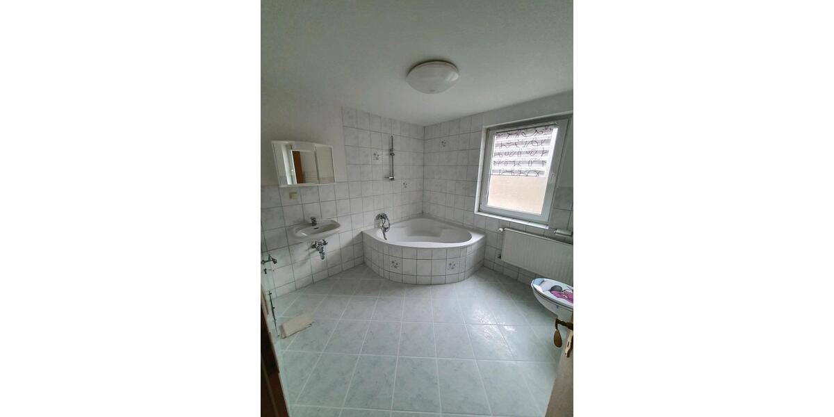 Dachgeschoßwohnung Burg - 2 Zimmer, 79 m&sup2;, 470&euro; | Angebot:24698917