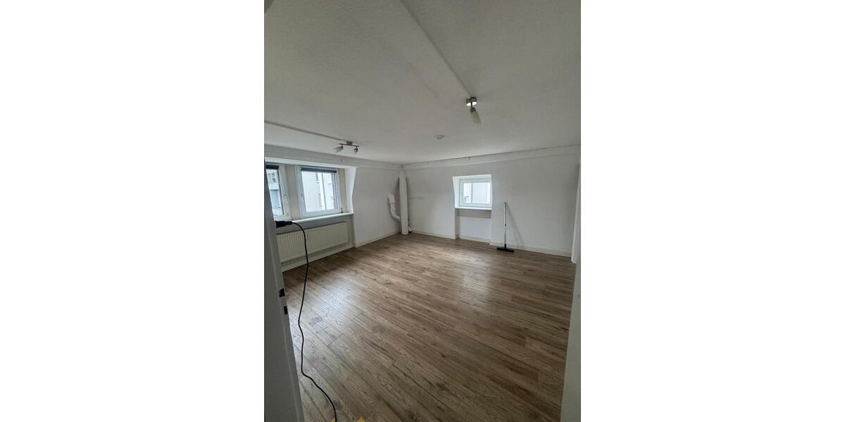 Dachgeschoßwohnung Gießen - 5 Zimmer, 159 m&sup2;, 1.950&euro; | Angebot:24849714