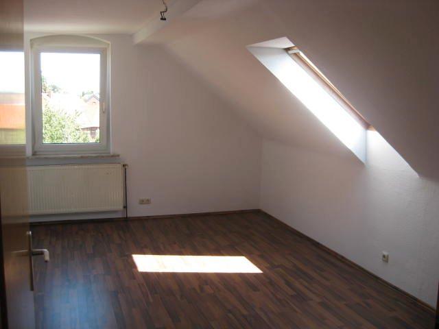 Dachgeschoßwohnung Uetze - 3 Zimmer, 92 m&sup2;, 700&euro; | Angebot:26567078