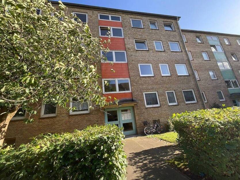 3 Zimmer-Wohnung mit Balkon und modernisiertem Tageslichtbad mit Wanne
