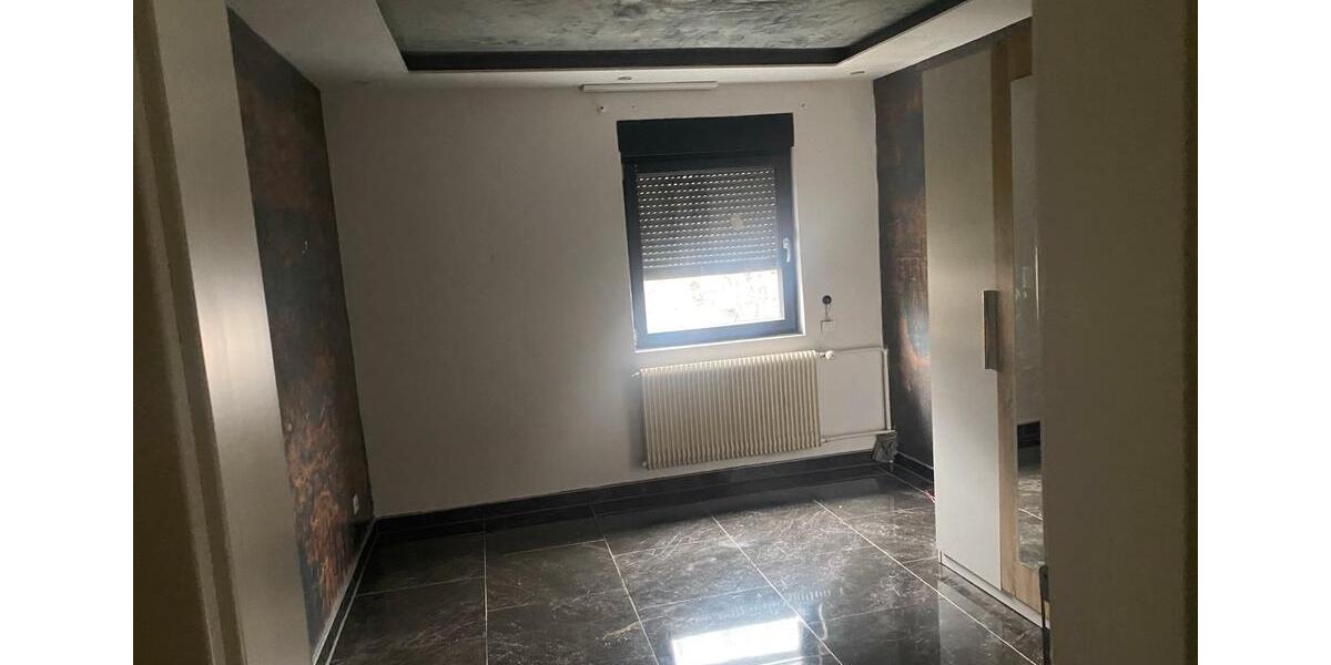 Einfamilienhaus Nürtingen - 6 Zimmer, 250 m&sup2;, 2.500&euro; | Angebot:25047803