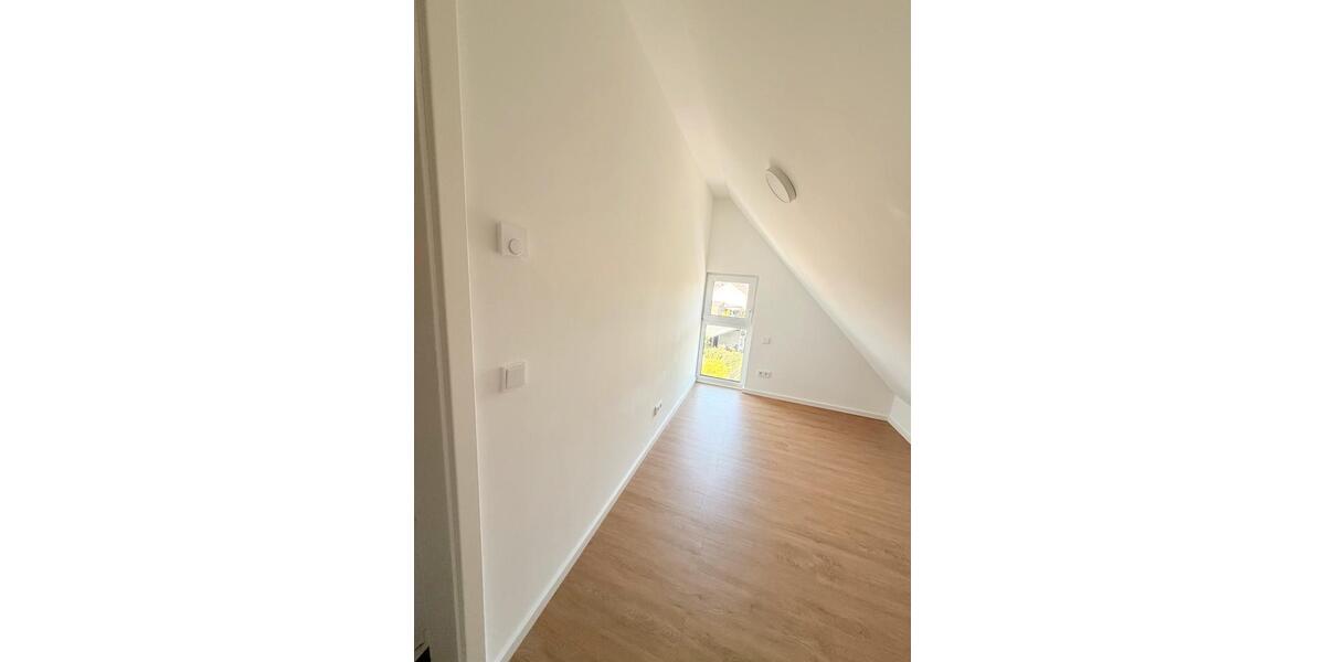Dachgeschoßwohnung Jülich - 4 Zimmer, 100 m&sup2;, 1.350&euro; | Angebot:26300561