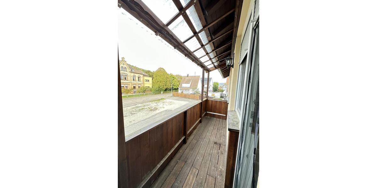 Helle, renovierte 4-Zimmer-Wohnung mit Balkon und Einbauküche in 4 zimmer