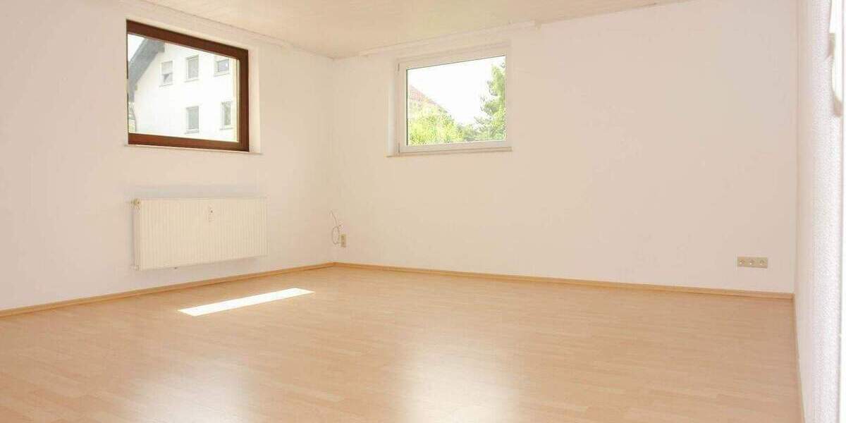 Gemütliche ca.100m² Erdgeschoss-Wohnung mit geschützter West-Terrasse 3 zimmer