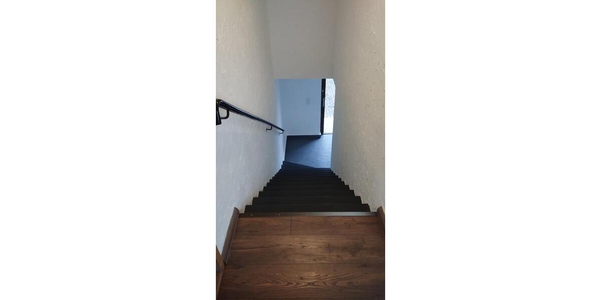 Wohnung 120m² 2xBad ,saniert ,Erstbezug,separater Eingang,zentral 4 zimmer