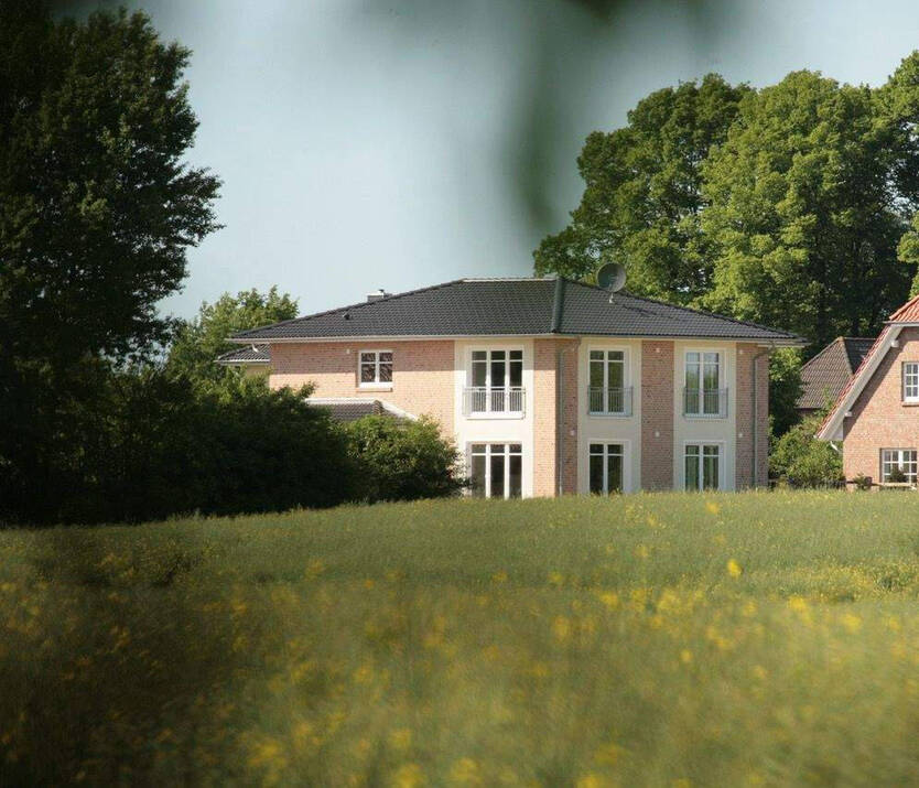Idylle triftt Komfort: Gehobene GeschossWohnung in ruhiger Feldrandlage