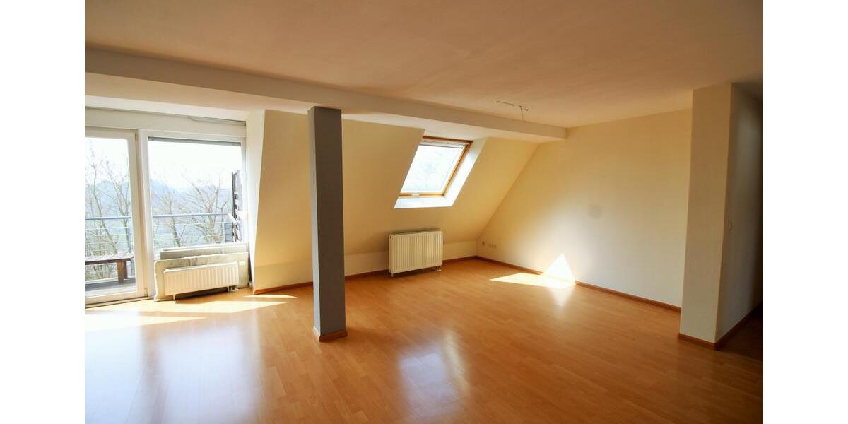 Dachgeschoßwohnung Völklingen - 4 Zimmer, 111 m&sup2;, 865&euro; | Angebot:25245981