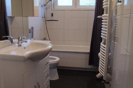 schöne, helle renovierte Wohnung zu vermieten zimmer