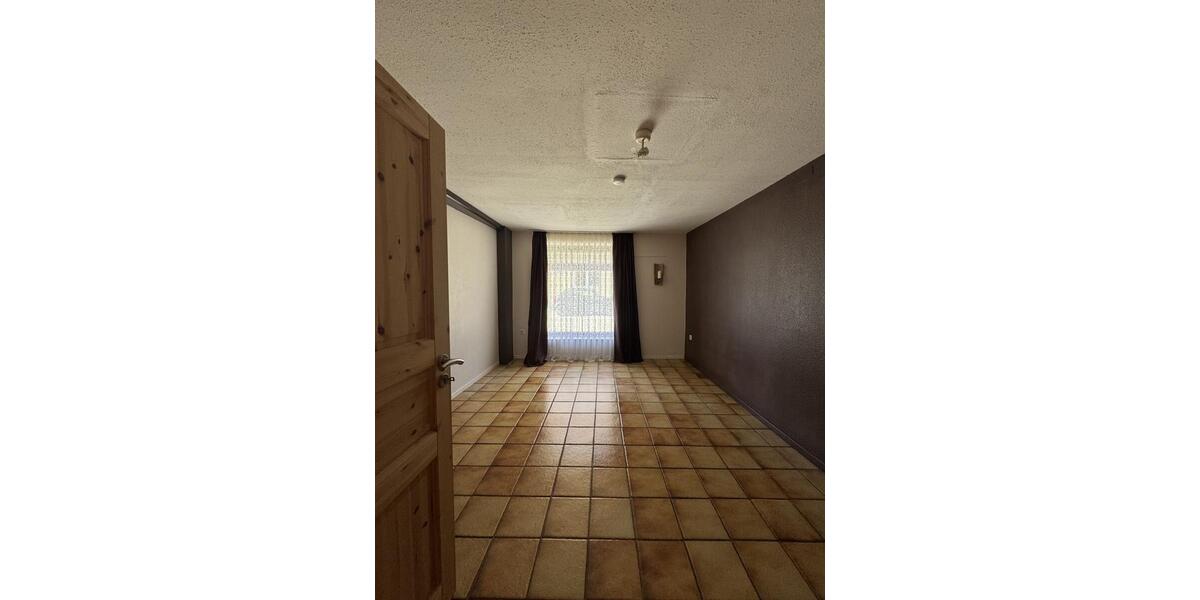 Wohnen, wo Geschichte lebt – Stilvolle Erdgeschosswohnung mit Wellness-Komfort in der Altstadt 2 zimmer