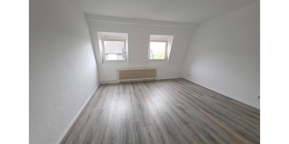 Dachgeschoßwohnung Wuppertal Cronenberg - 3 Zimmer, 96 m&sup2;, 590&euro; | Angebot:26528625