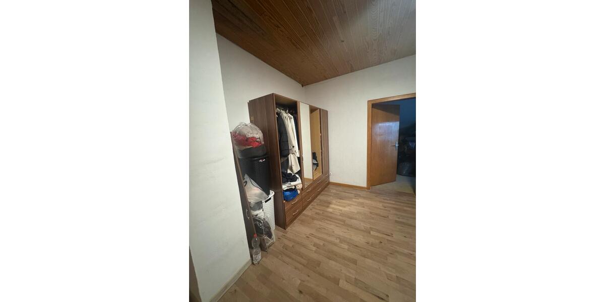 Dachgeschoßwohnung Herford Diebrock - 6 Zimmer, 165 m&sup2;, 890&euro; | Angebot:26007092
