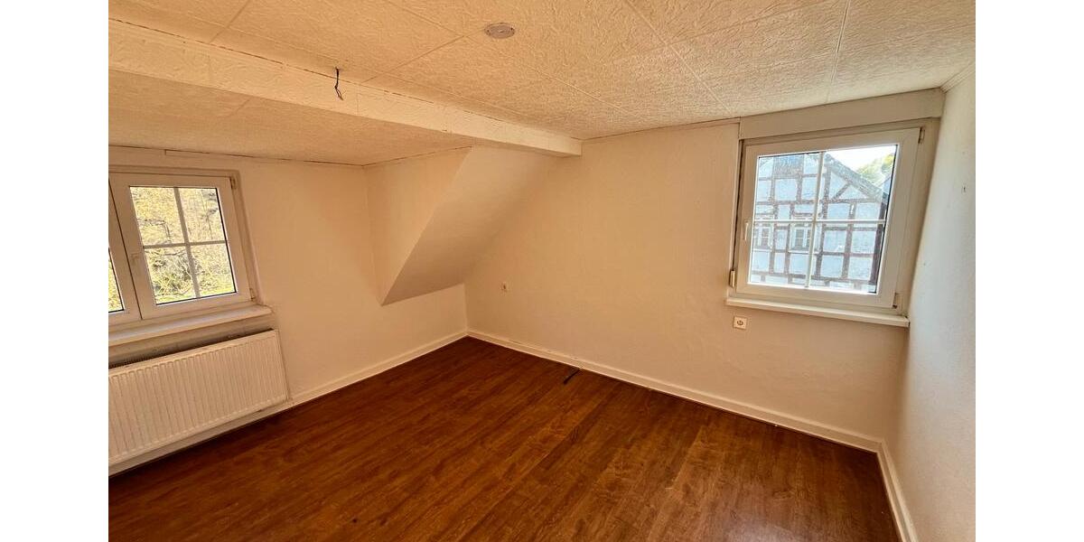 Einfamilienhaus Korbach - 7 Zimmer, 177 m&sup2;, 985&euro; | Angebot:26636423
