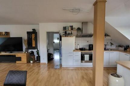 3 12 Zimmer Dachgeschosswohnung ab 01.02.2026 zu vermieten 3 zimmer