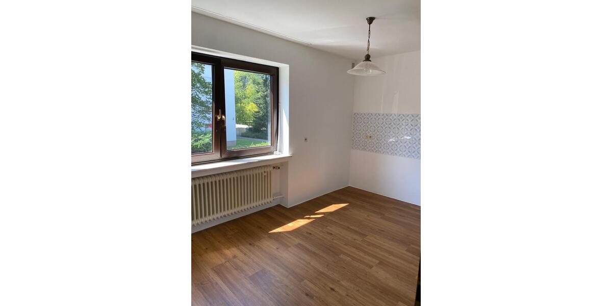 Zentral gelegene 5-Zimmer-Wohnung mit Balkon in Meitingen zimmer