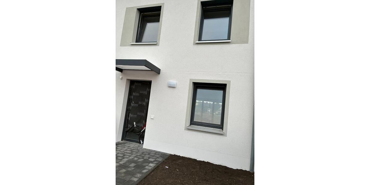 Etagenwohnung Pirna - 4 Zimmer, 120 m&sup2;, 1.800&euro; | Angebot:26041203