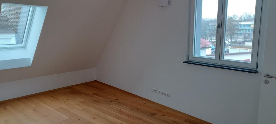Dachgeschoßwohnung Oettingen in Bayern - 3 Zimmer, 103 m&sup2;, 1.200&euro; | Angebot:24877175