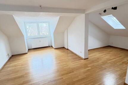 Dachgeschoss Altbau Wohnung Ludwigvorstadt München 2 zimmer
