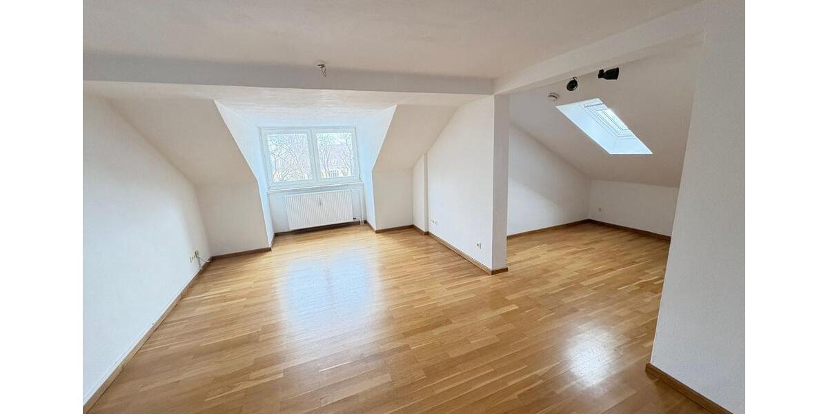 Dachgeschoss Altbau Wohnung Ludwigvorstadt München 2 zimmer