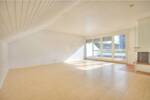 Helle 4-Zimmer-Wohnung mit Loggia und Garage