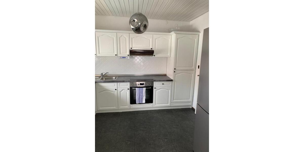 Etagenwohnung Reutlingen Altenburg - 4 Zimmer, 100 m&sup2;, 1.200&euro; | Angebot:25713650