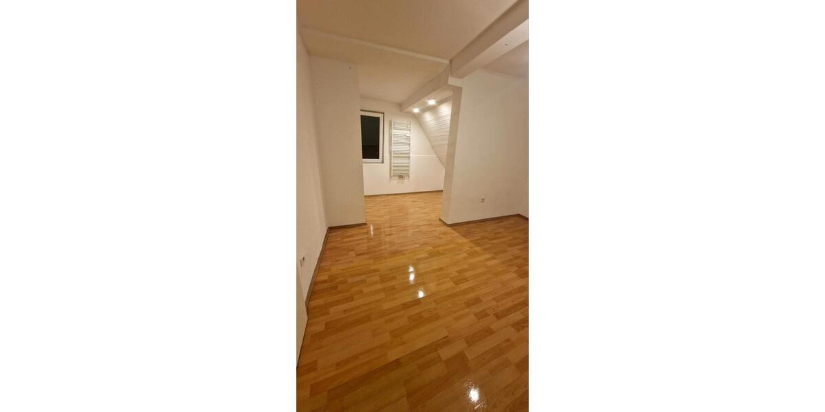Dachgeschoßwohnung Biblis - 3 Zimmer, 80 m&sup2;, 1.000&euro; | Angebot:26521813