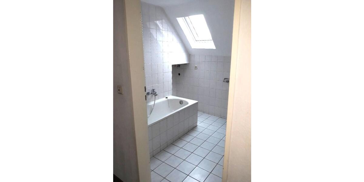 027005 - 4 ZKB Wohnung im 2. OG links zu vermieten 4 zimmer