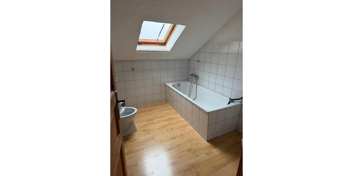 Dachgeschoßwohnung Menden (Sauerland) - 2.5 Zimmer, 43 m&sup2;, 350&euro; | Angebot:25171832