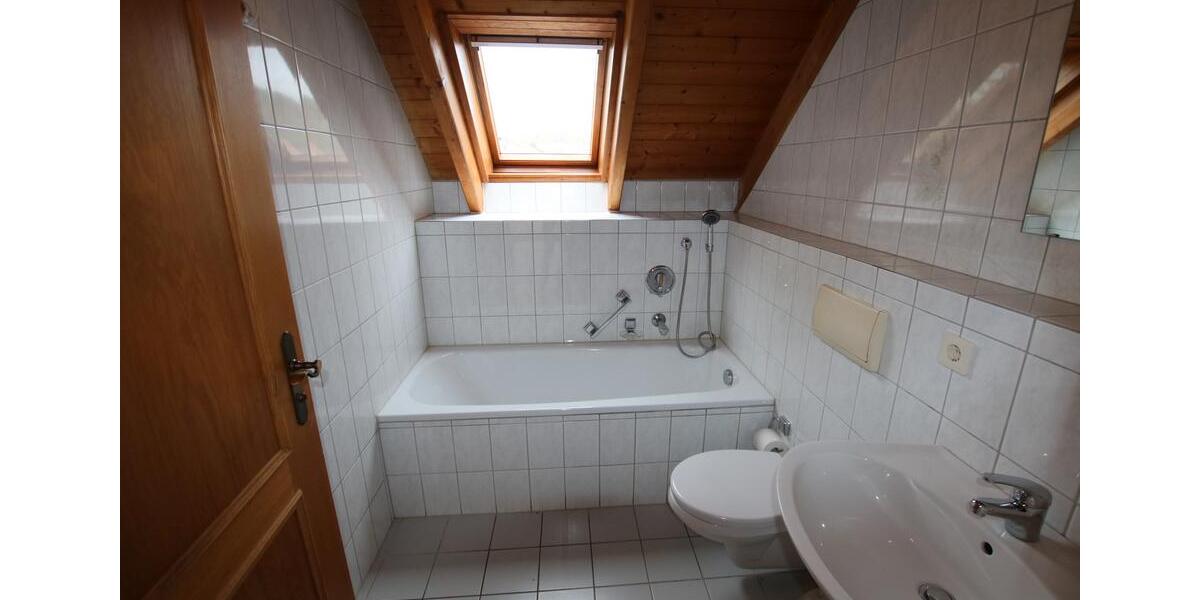 Dachgeschoßwohnung Zell - 3 Zimmer, 73 m&sup2;, 482&euro; | Angebot:26489973
