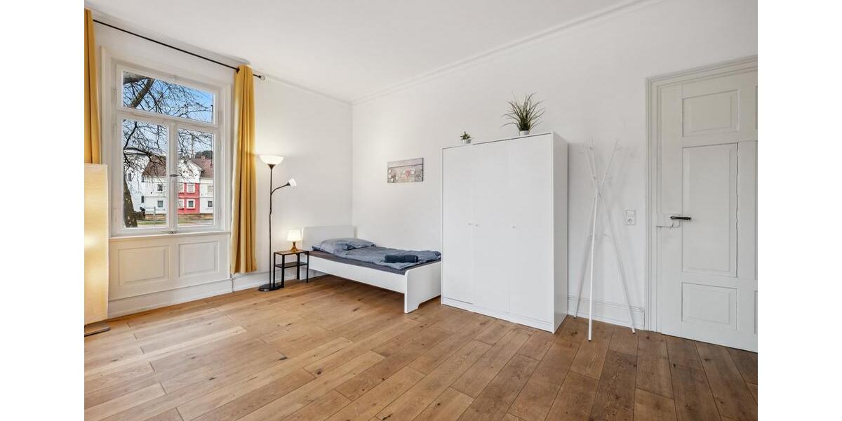 Wohnen auf Zeit Metzingen - 4 Zimmer, 140 m&sup2;, 140&euro; | Angebot:24841810