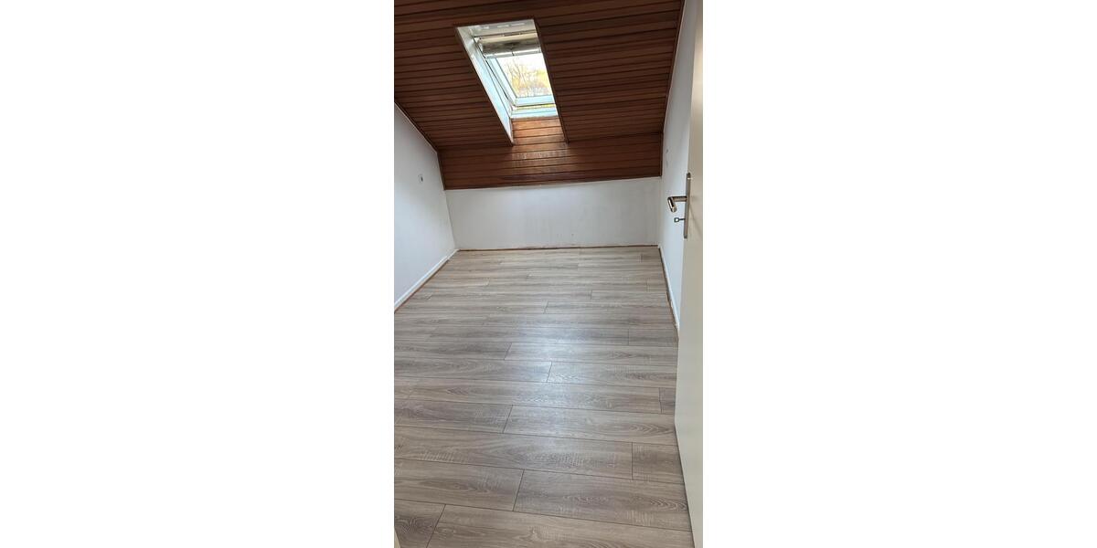 Dachgeschoßwohnung Oberhausen - 2 Zimmer, 45 m&sup2;, 650&euro; | Angebot:26359720
