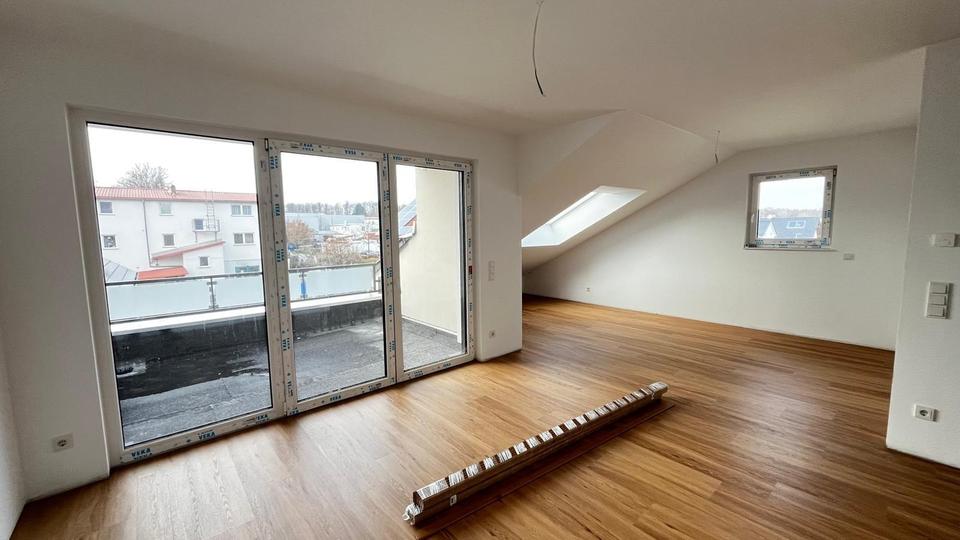 Erstbezug: stilvolle DG Wohnung mit großzügiger Loggia 3 zimmer