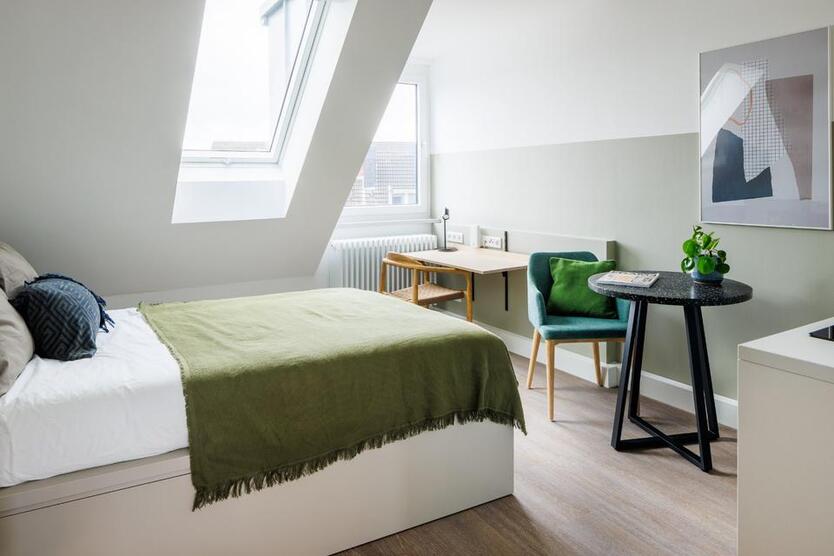 Furnished short-term studio in city centre