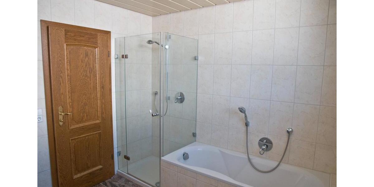 Dachgeschoßwohnung Straubenhardt - 2 Zimmer, 94 m&sup2;, 989&euro; | Angebot:25976196