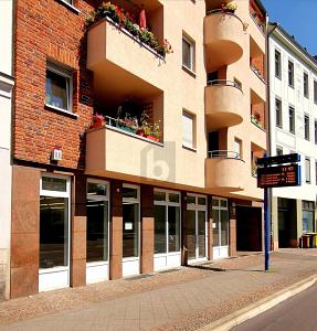 IHR BUSINESS IN STARK FREQUENTIERTEN LAGE 1 zimmer
