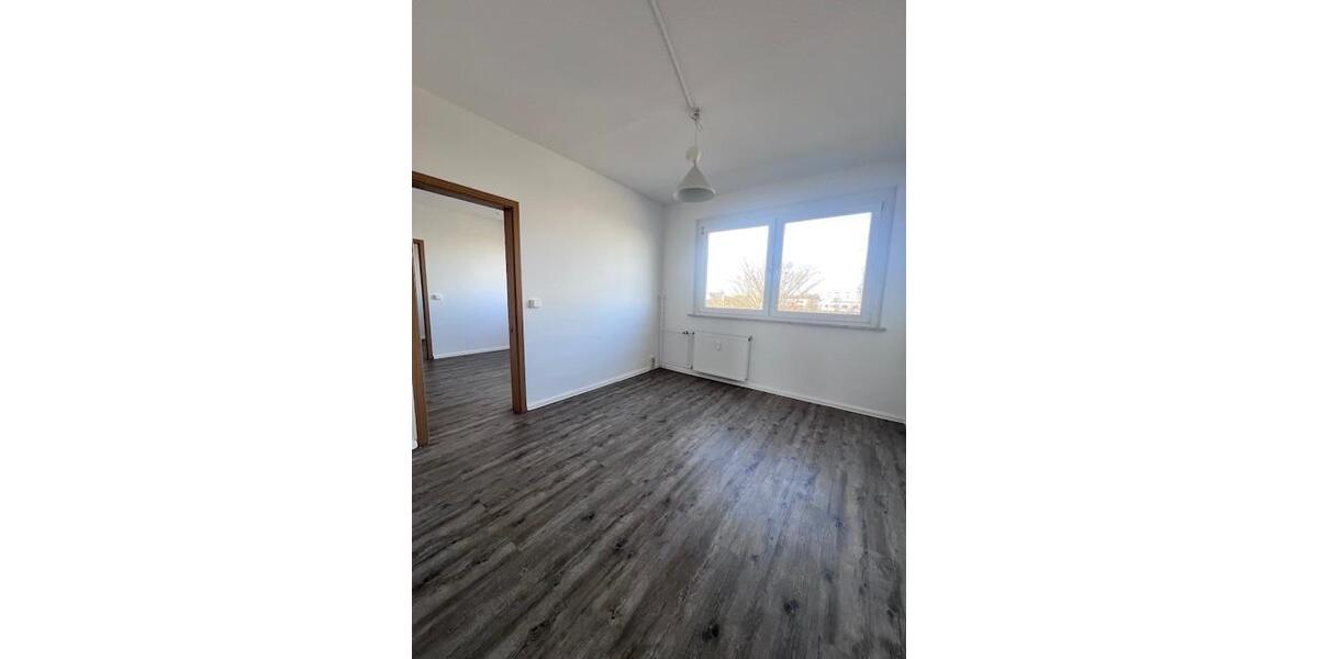 Etagenwohnung Halle (Saale) Silberhöhe - 5 Zimmer, 77 m&sup2;, 600&euro; | Angebot:25974501