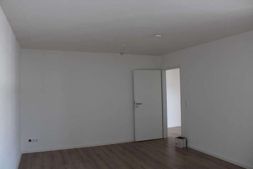 ruhige 4 Zimmer-Wohnung im Hinterhaus ***frisch renoviert*** mit Balkon