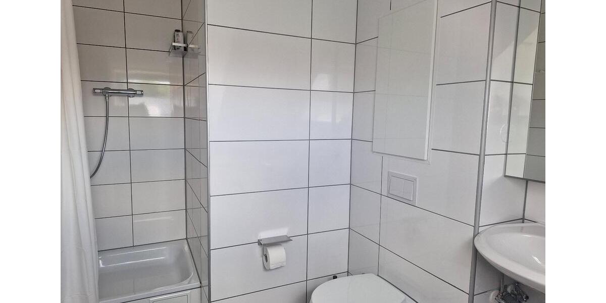 Dachgeschoßwohnung Essen Huttrop - 1 Zimmer, 24 m&sup2;, 635&euro; | Angebot:25225217