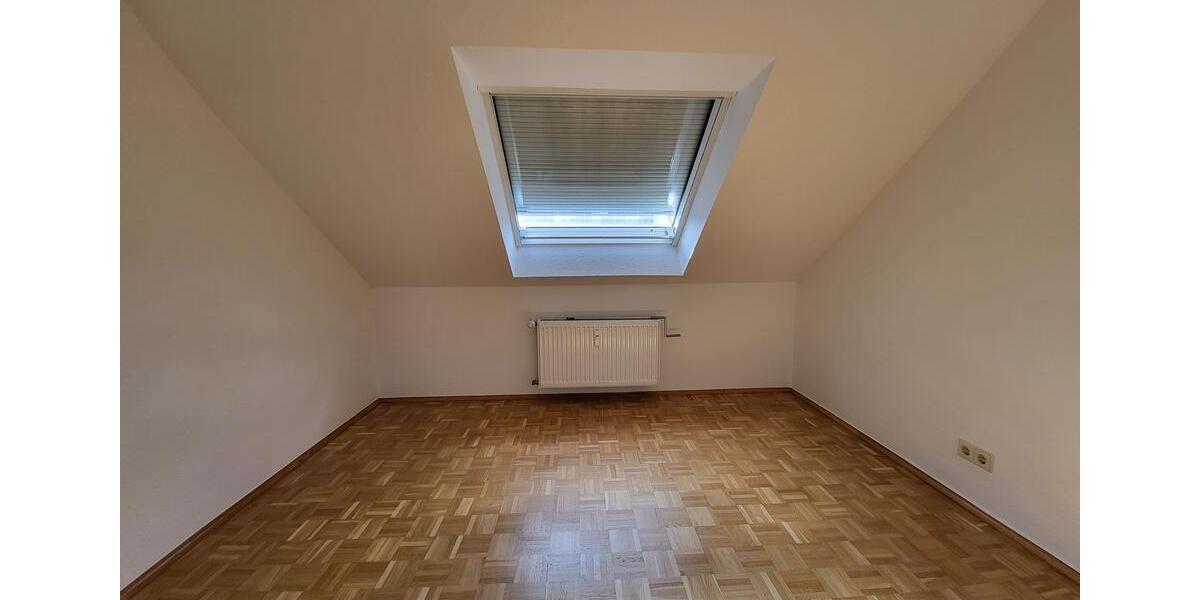 Ab sofort! * Schicke 3-Raumwohnung im DG mit großen Balkon * 3 zimmer