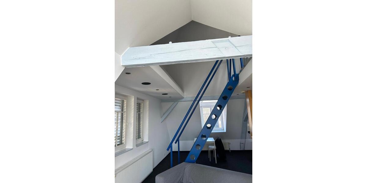 Charmante 2-Zimmer-Wohnung mit Galerie, Einbauküche und Stauraum 2 zimmer