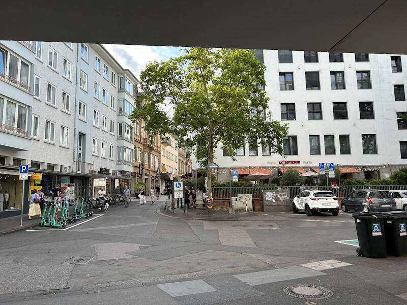 Erstbezug nach Sanierung: 2 Zimmer-Wohnung mit Balkon im Zentrum von Wiesbaden