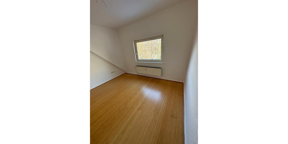 Dachgeschoßwohnung Hildesheim - 3 Zimmer, 71 m&sup2;, 570&euro; | Angebot:25060506