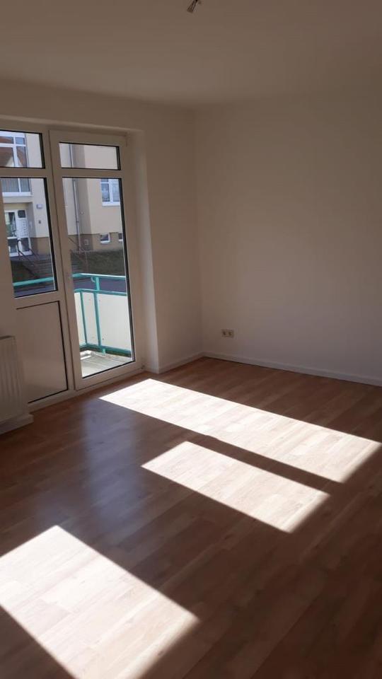 Neu renoviert- 2 Zimmerwohnung mit Balkon in guter Lage zimmer