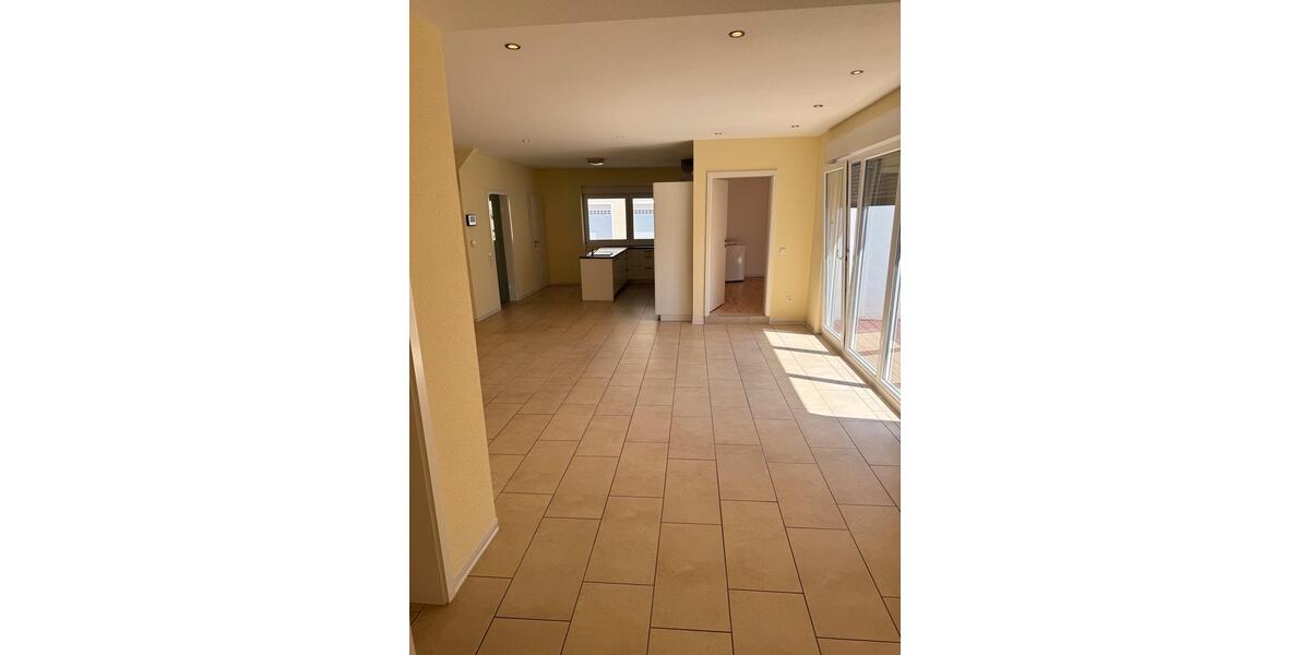 Dachgeschoßwohnung Zell (Mosel) - 6 Zimmer, 120 m&sup2;, 950&euro; | Angebot:26040618